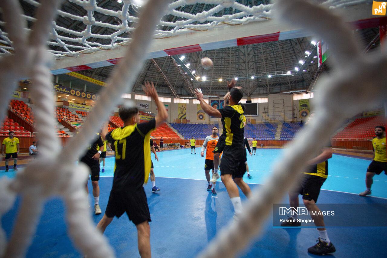 مدیر عامل باشگاه سپاهان سالن ۲۵ آبان را برای میزبانی از جام باشگاه های هندبال آسیا آماده می کند! 1 سپاهان و سالن 4 آبان میزبان جام ملت های آسیا برای هندبال باشگاه ها هستند