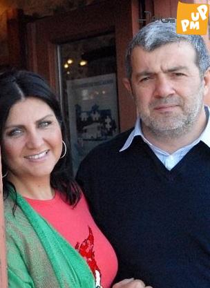 این مرد سن و سال دار واقعا شوهر دوم “سیبل جان” است/ عکس 1 عکسی از سابل جان خواننده و بازیگر معروف در کنار همسر دومش که خیلی بزرگتر از او به نظر می رسد منتشر شد.