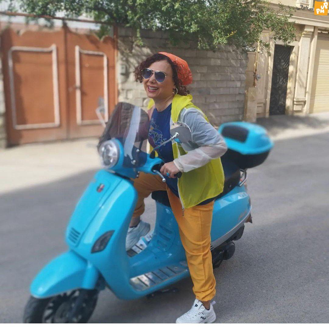 بازیگر زن ایرانی سوژه موتورسواری شد/ زن 48 ساله راننده شد! + عکس بازیگر زن ایرانی سوژه موتورسواری شد/ زن 48 ساله راننده شد! + عکس
