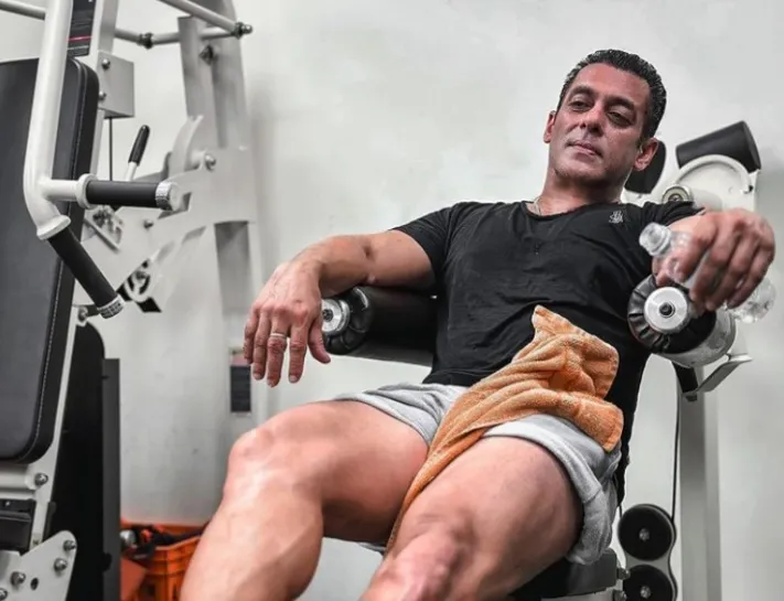 مصدومیت خطرناک سلمان خان، بازیگر محبوب بالیوود!/عکس 1 ببر مجروح شد/ دمبل 5 کیلویی سلمان خان را مجروح کرد!