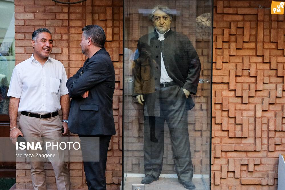 مراسم بزرگداشت عزت الله انتظامی با حضور هنرمندان سینما / عکس 1 مراسم بزرگداشت عزت الله انتظامی با حضور هنرمندان سینما / عکس