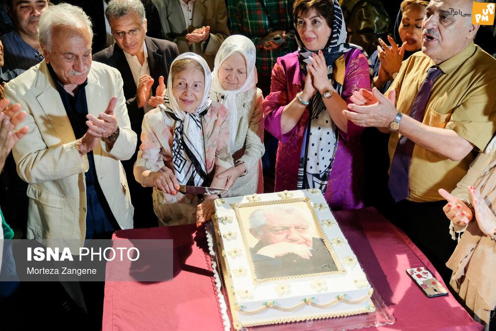 مراسم بزرگداشت عزت الله انتظامی با حضور هنرمندان سینما / عکس 5 مراسم بزرگداشت عزت الله انتظامی با حضور هنرمندان سینما / عکس