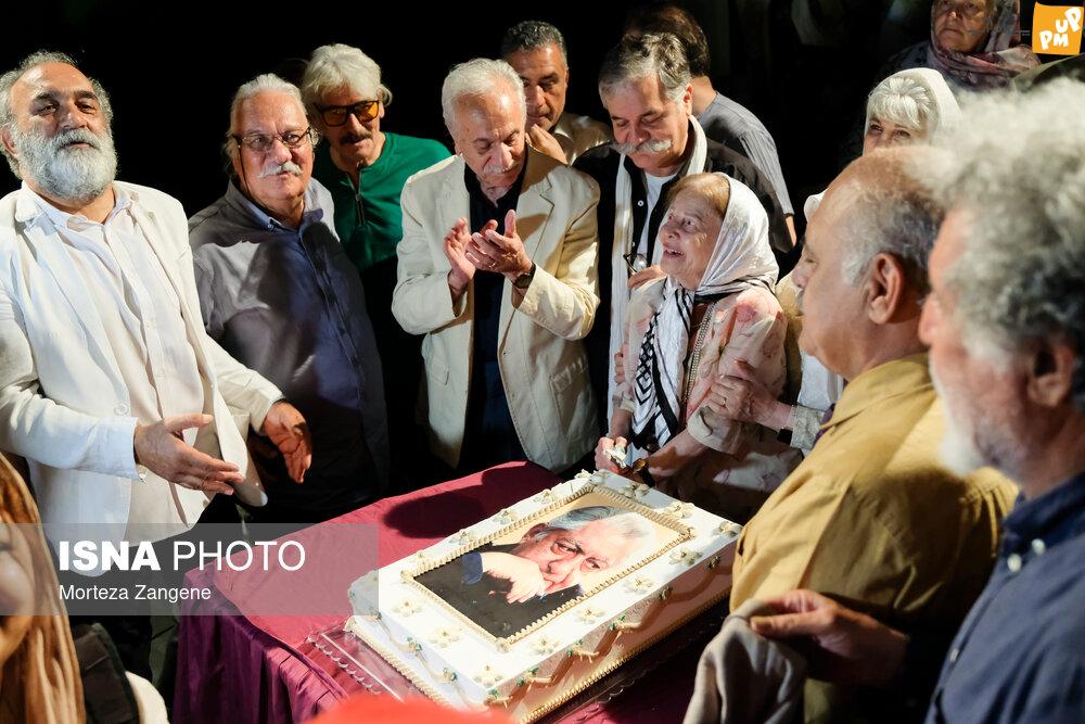 مراسم بزرگداشت عزت الله انتظامی با حضور هنرمندان سینما / عکس 7 مراسم بزرگداشت عزت الله انتظامی با حضور هنرمندان سینما / عکس