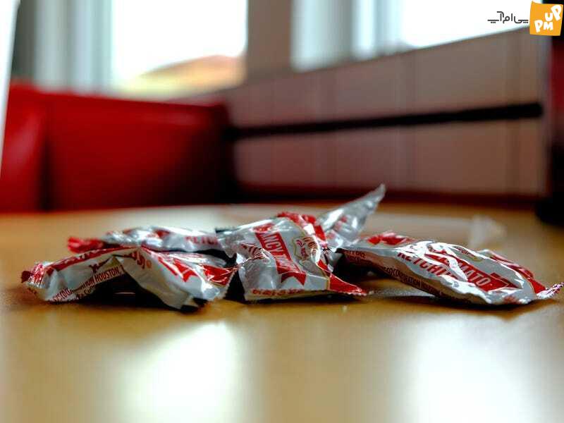 هرگز این ۷ کار را در فست فود انجام ندهید!/ کارهای ممنوعه در رستوران ها هرگز این ۷ کار را در فست فود انجام ندهید!/ کارهای ممنوعه در رستوران ها