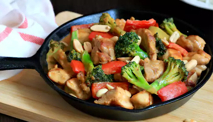 غذای رژیمی خوشمزه "خوراک مرغ و سبزیجات" برای شام/ دستور کامل! 1 غذای رژیمی خوشمزه "خوراک مرغ و سبزیجات" برای شام/ دستور کامل!