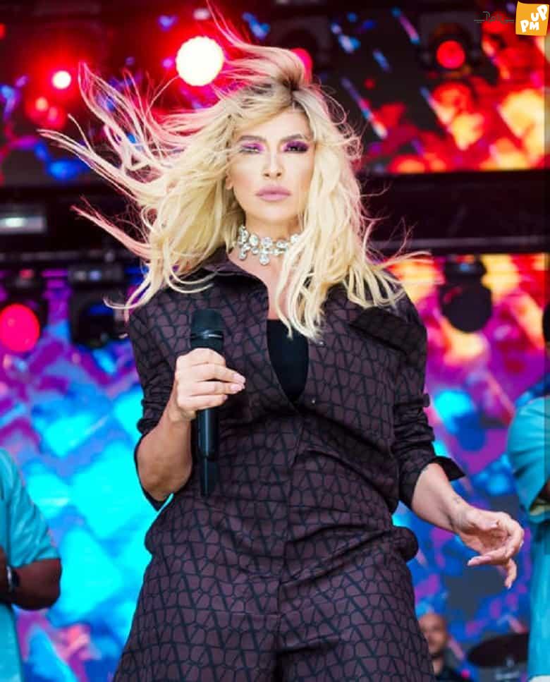 حدیثه خواننده معروف ترکیهای با استایل جذاب بر روی صحنه! /عکس 3 حدیثه روی صحنه لباسی خاص و شیک پوشیده بود.