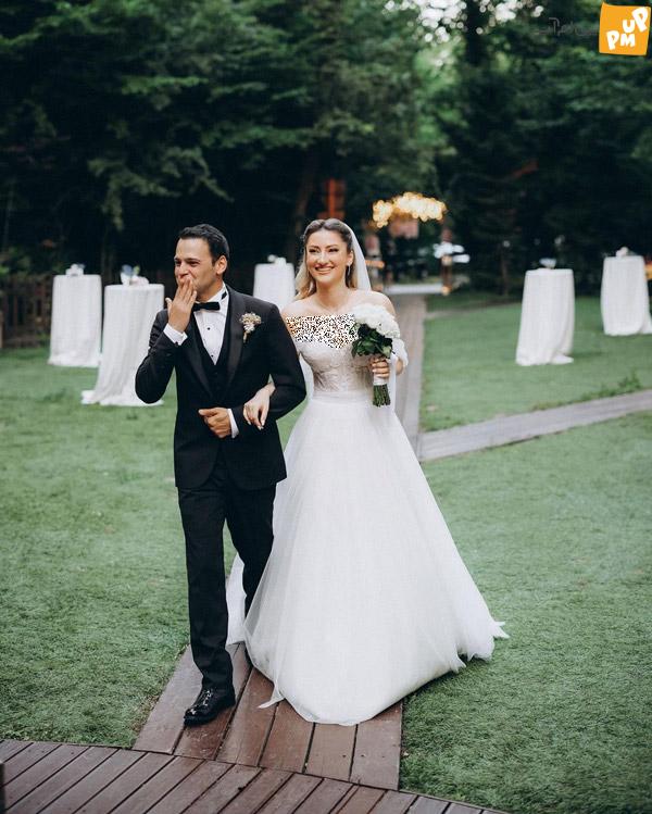 بازیگر سریال خواهر و برادرانم "جیهان شیمشک" با یک یوتیوبر ترکیهای ازدواج کرد!/ تصاویر مراسم عروسی این زوج! 2 بازیگر سریال خواهر و برادرانم "جیهان شیمشک" با یک یوتیوبر ترکیهای ازدواج کرد!/ تصاویر مراسم عروسی این زوج!