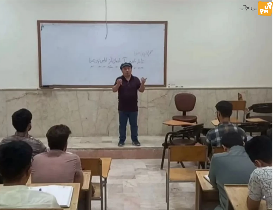 آیا باورتان میشود کاراکتر قلقلی، استاد دانشگاه باشد؟/ تصویری از شهرام لاسمی ملقب به قلقلی در کلاس درس! 1 آیا باورتان میشود کاراکتر قلقلی، استاد دانشگاه باشد؟/ تصویری از شهرام لاسمی ملقب به قلقلی در کلاس درس!