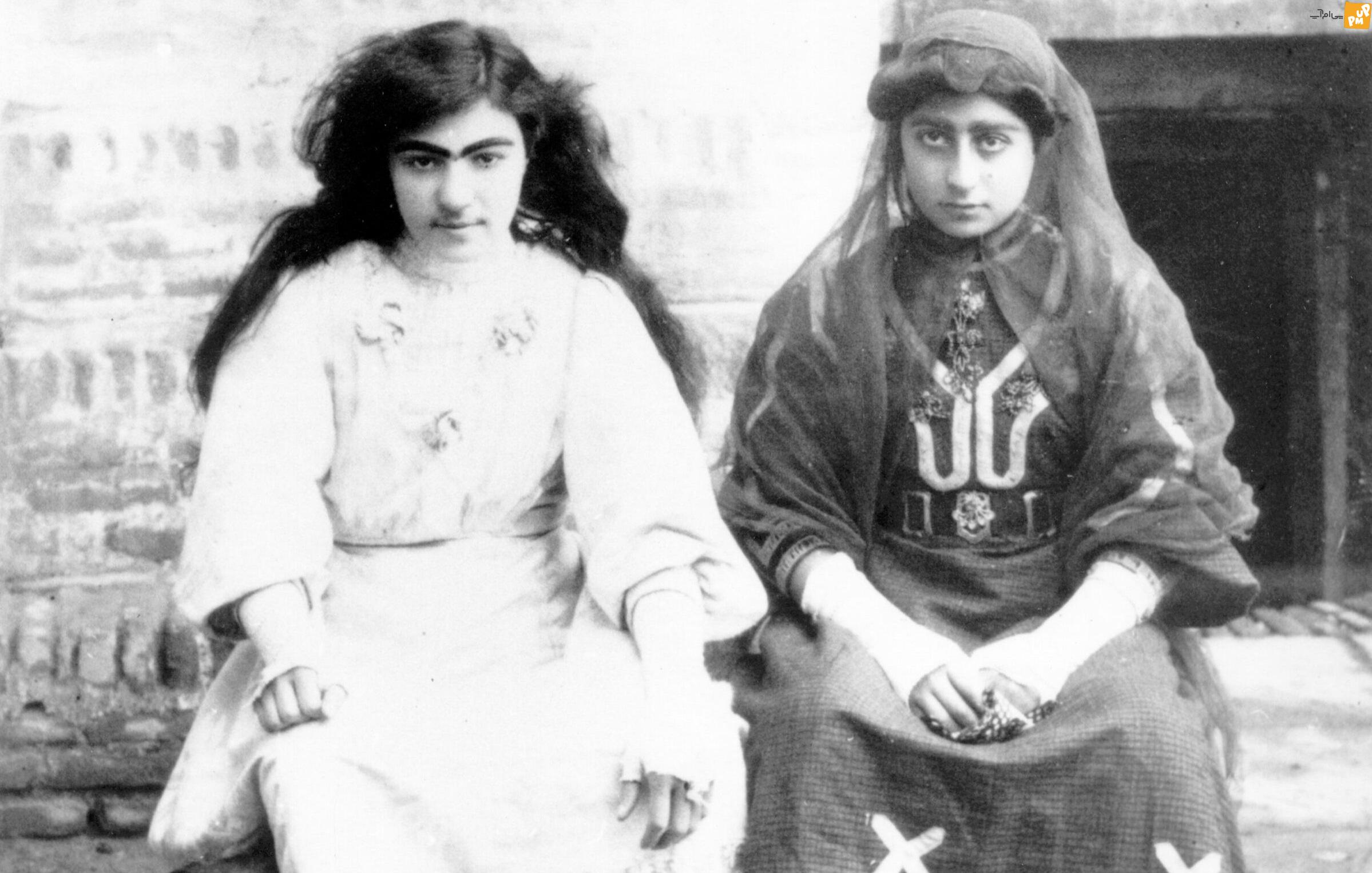 تصویر بسیار جالب از پوشش حیرت‌انگیز و متفاوت زنان قاجار در داخل و خارج از خانه!/ این پوشش را در هیچ دوره دیگری نمی‌توانید ببینید!