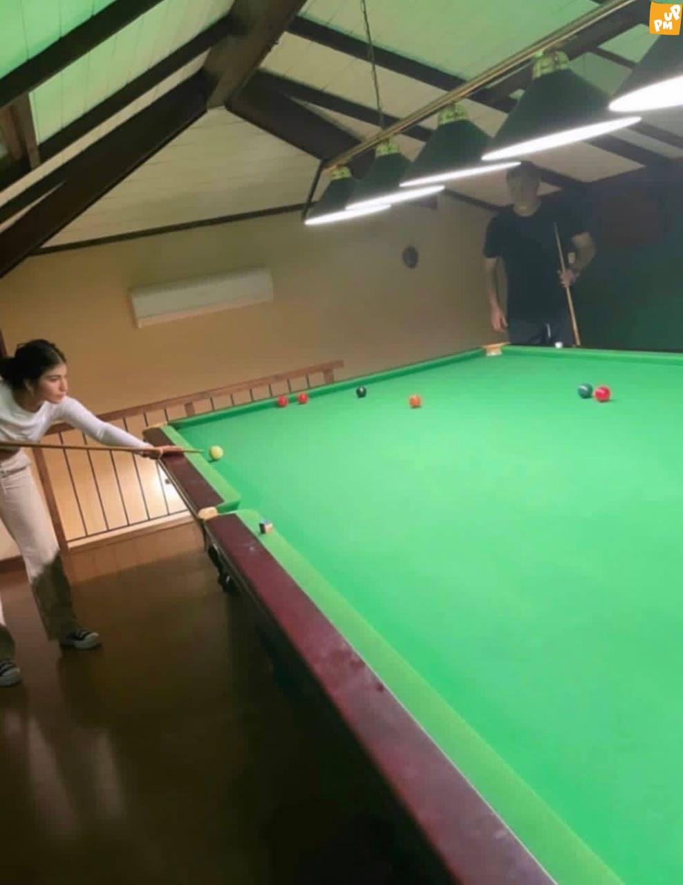 ببینید علی دایی و دنیز دایی چه بیلیاردی بازی میکنند! عکس 1 علی دایی و دنیز دایی