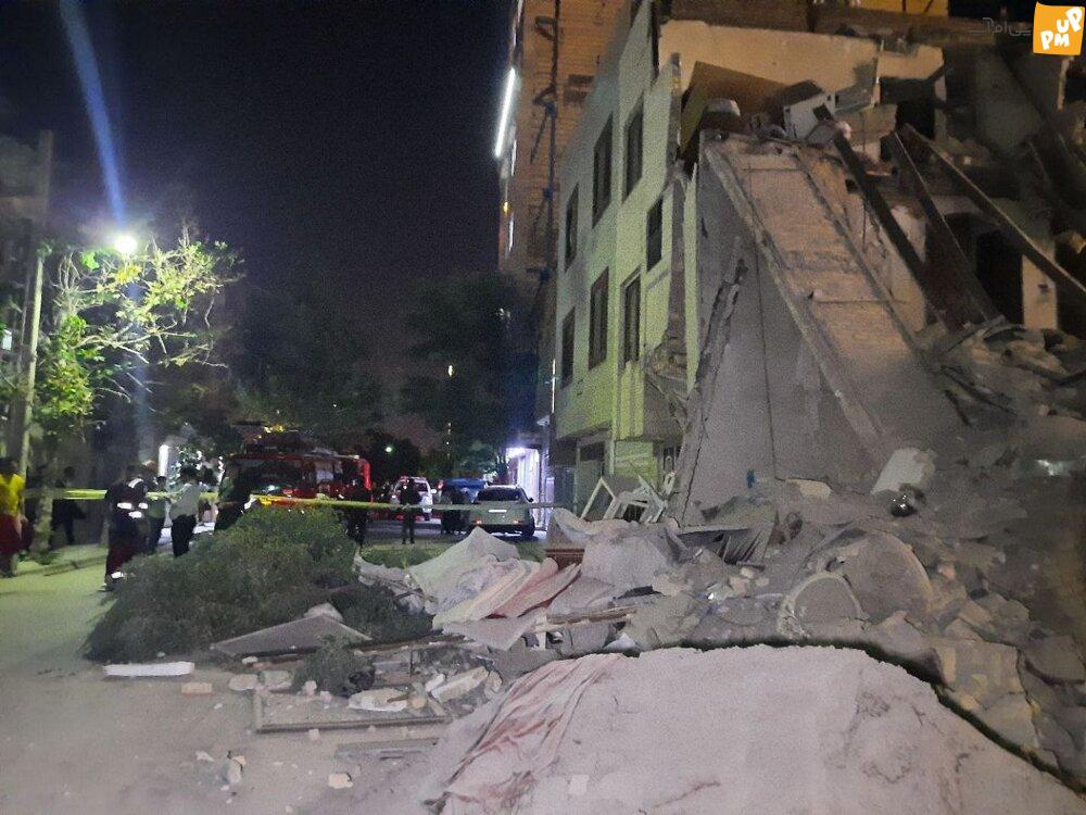 در اثر گودبرداری یک منزل مسکونی 3 طبقه در بلوار توس مشهد تخریب شد!/جزئیات