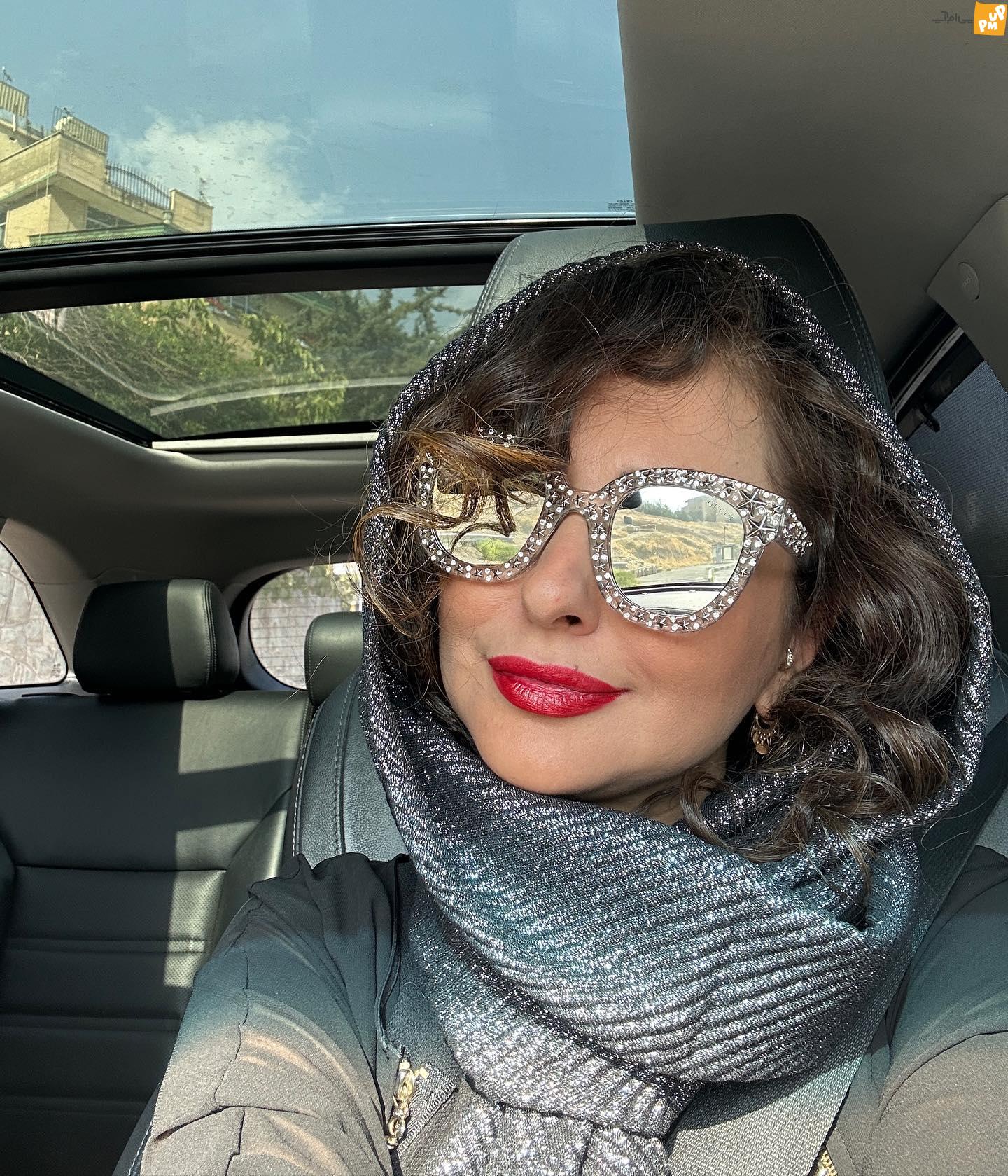 نفیسه روشن در خیابان چه ماشین بازی ای میکنه! 1 نفیسه روشن در خیابان چه ماشین بازی ای میکنه!