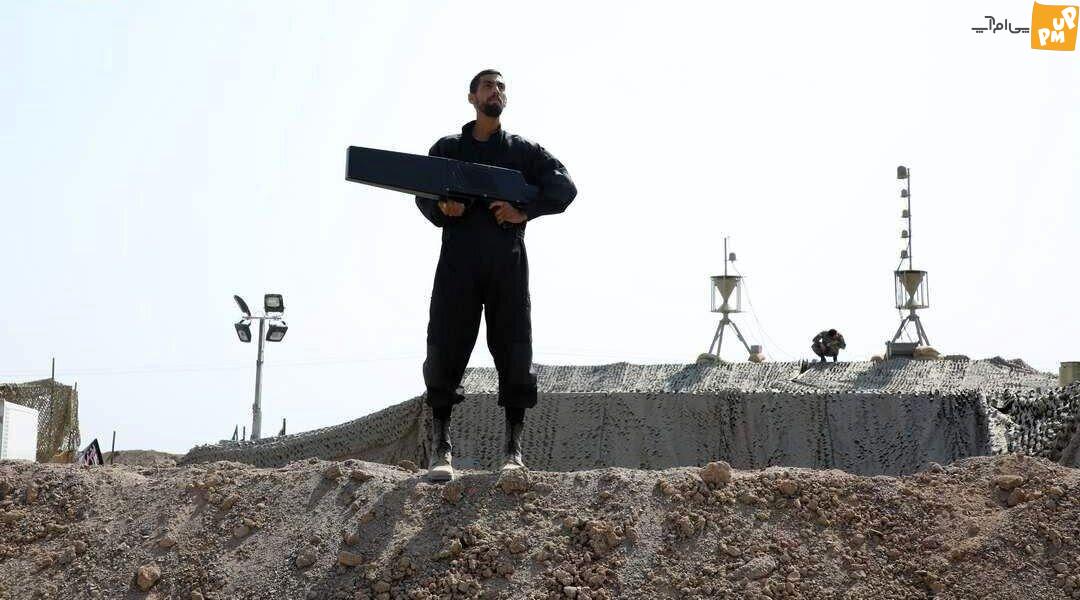 سلاح متفاوت ستاد کل نیروهای مسلح در دست یک ارتشی!/ عکس 1 سلاح متفاوت ستاد کل نیروهای مسلح در دست یک ارتشی!/ عکس