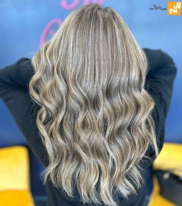 رنگ مو بلوند یخی مد روز را برای فصل تابستان از دست ندهید. رنگ مو بلوند یخی مد روز را برای فصل تابستان از دست ندهید.