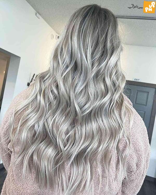 رنگ مو بلوند یخی مد روز را برای فصل تابستان از دست ندهید. رنگ مو بلوند یخی مد روز را برای فصل تابستان از دست ندهید.