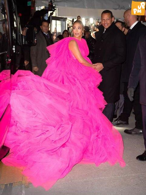 نگاهی به ظاهر منحصر به فرد جی لو که نشان می دهد او همیشه صاحب سبک بوده است نگاهی به ظاهر منحصر به فرد جی لو که نشان می دهد او همیشه صاحب سبک بوده است