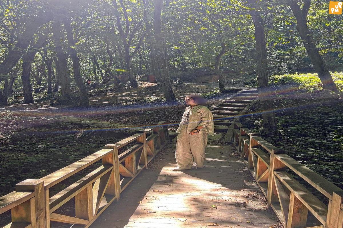 نگاه زشت ریحانه پارسا در طبیعت. فوتبال روزانه تیپ زننده سلبریتی ریحانه پارسا در طبیعت.