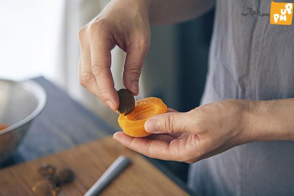 خواص هسته زردآلو که باید بدانید - 5 مزیت خاص و منحصر به فرد 2 مضرات هسته زردآلو