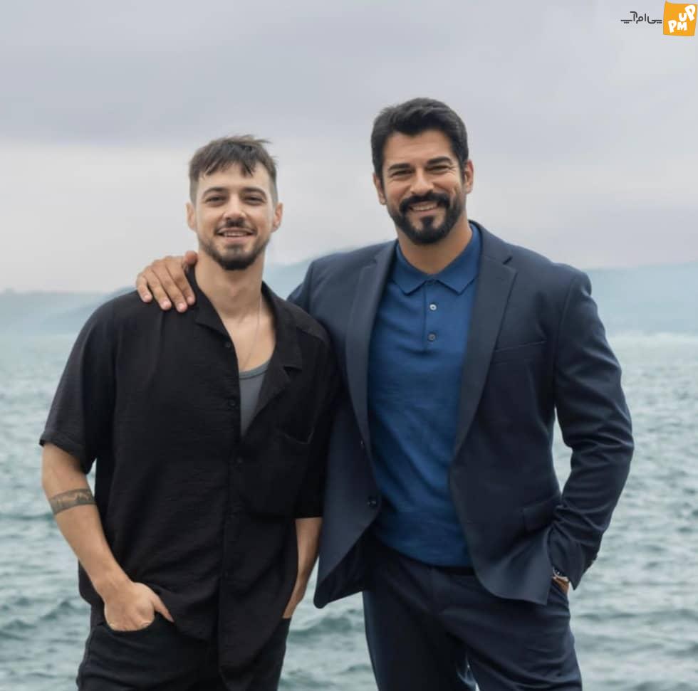 بوراک اوزچیویت با استایل شیکش کولاک کرد!/عکس 2 بوراک اوزچیویت با استایل شیکش کولاک کرد!/عکس