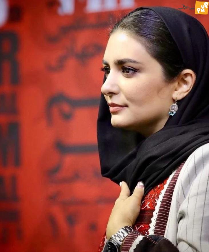 نگاهی به استایل و اکسسوری های جذاب این بازیگر زن. نگاهی به استایل و اکسسوری های جذاب این بازیگر زن.