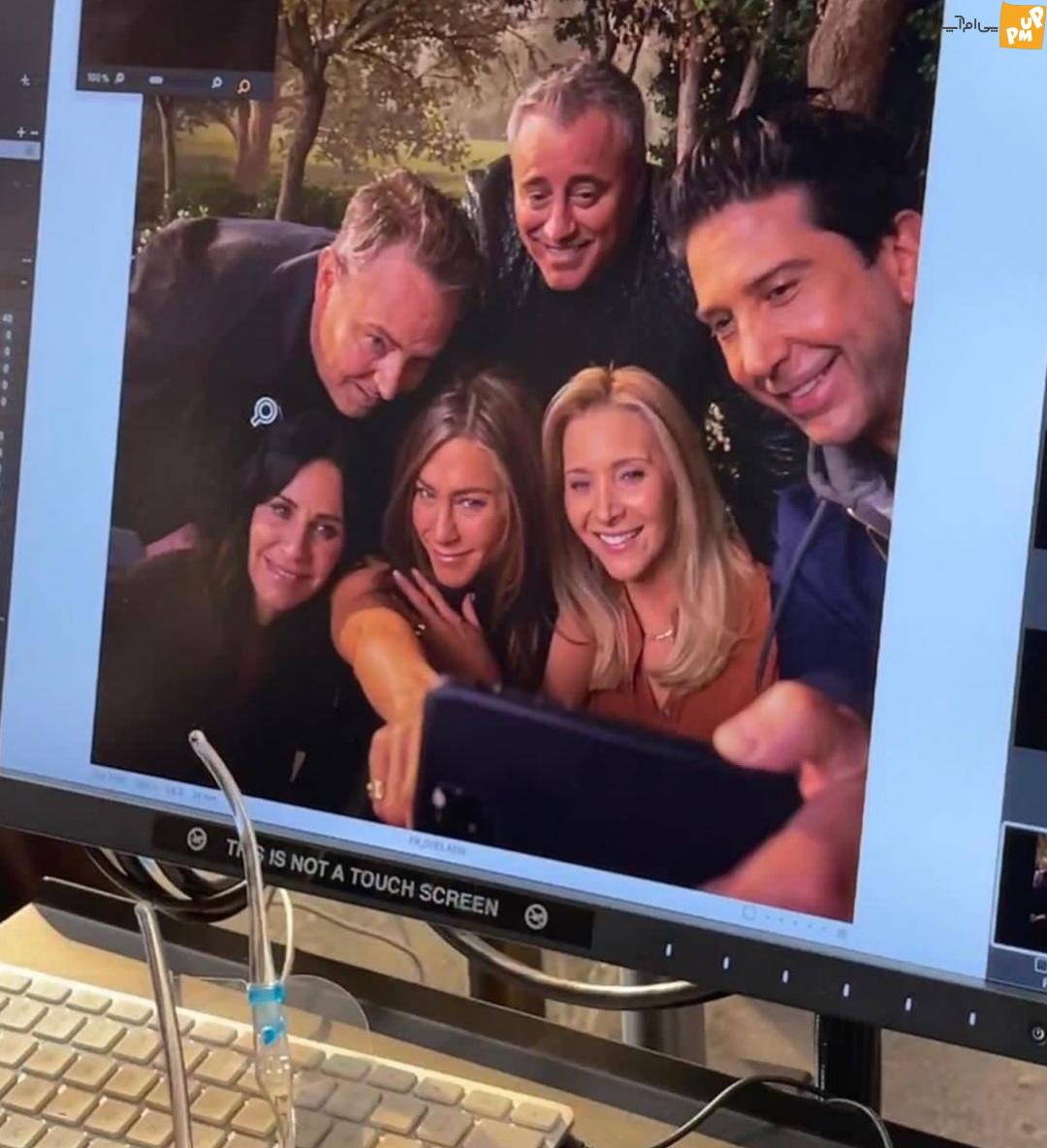 دورهمی بازیگران سریال "فرندز" به بهانه تولد لیسا کودرو!/ تصاویر 6 دورهمی بازیگران سریال "فرندز" به بهانه تولد لیسا کودرو!/ تصاویر