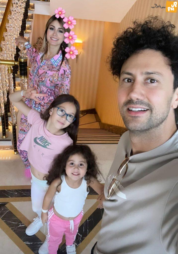 کولاک سلفی خانوادگی "شاهرخ استخری" با همسر و خواهرش!/ تصاویر 1 کولاک سلفی خانوادگی "شاهرخ استخری" با همسر و خواهرش!/ تصاویر