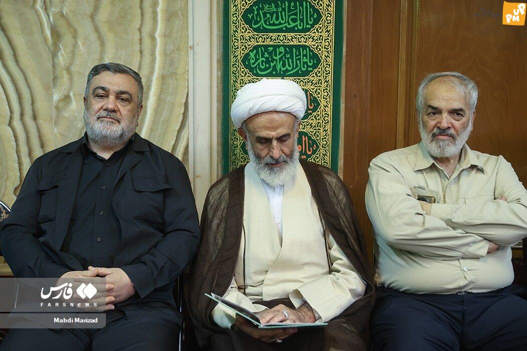 تصویری از سردار حسین اشتری با لباس شخصی در مراسم آیت الله شیخ یدالله رحیمیان! / اولین حضور بدون لباس فرم سردار پس از بازنشستگی! + عکس 1 تصویری از سردار حسین اشتری با لباس شخصی در مراسم آیت الله شیخ یدالله رحیمیان! / اولین حضور بدون لباس فرم سرداد پس از بازنشستگی! + عکس