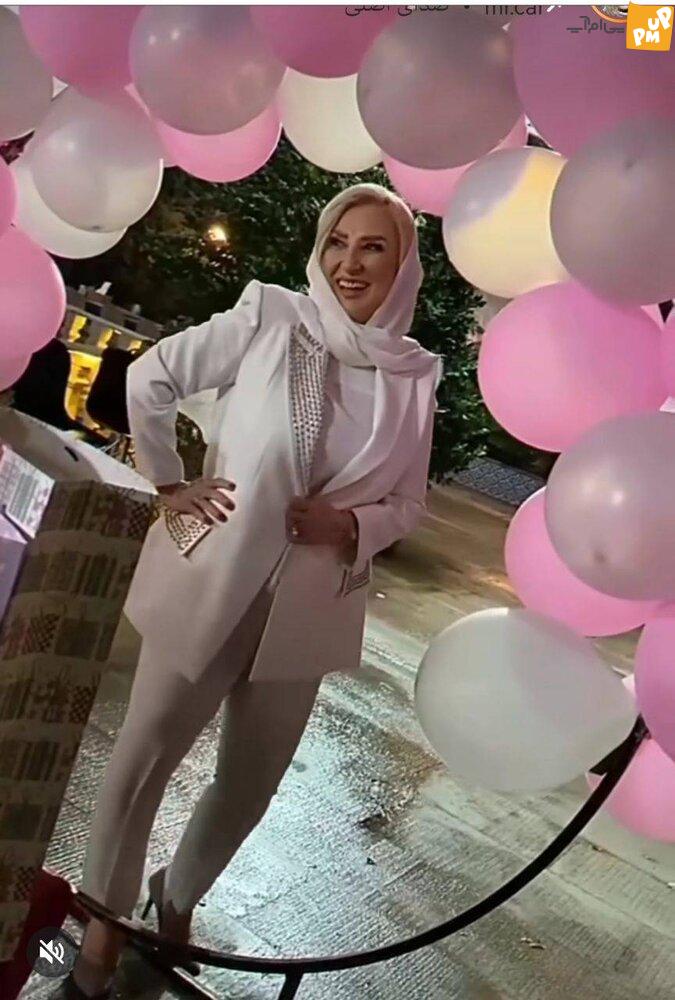 "مرجانه گلچین" تازه یادش اومده مثل دخترهای ۱۳ ساله تولد بگیره!/ عکس 1 "مرجانه گلچین" تازه یادش اومده مثل دخترهای ۱۳ ساله تولد بگیره!/ عکس