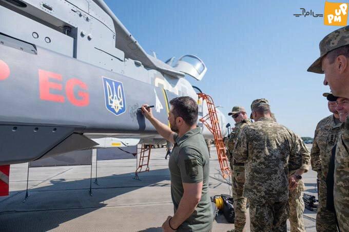 دست خط زلنسکی در سوخو-24 (عکس) دست خط زلنسکی در سوخو-24 (عکس)