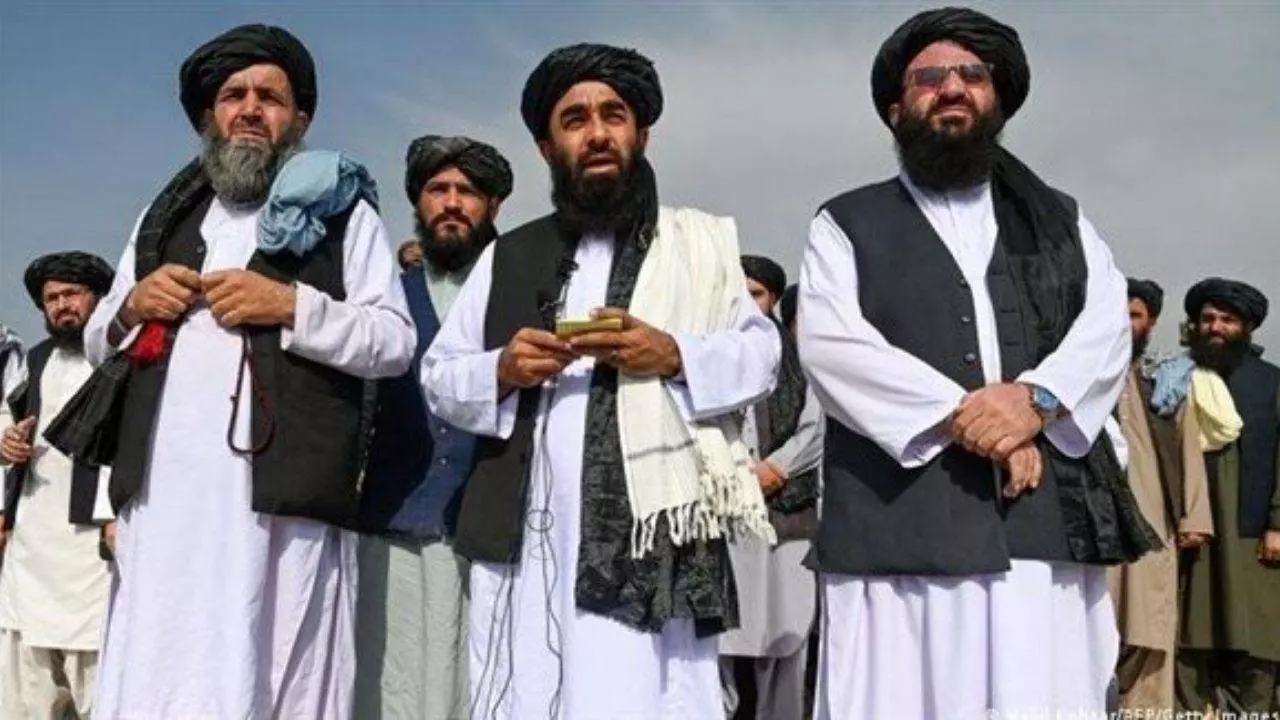 گرامیداشت یاد شهدای مزار شریف توسط وزیر امور خارجه! / وحشی گری طالبان که در 25 سال پیش موجب مرگ بیش از هزار انسان شد!