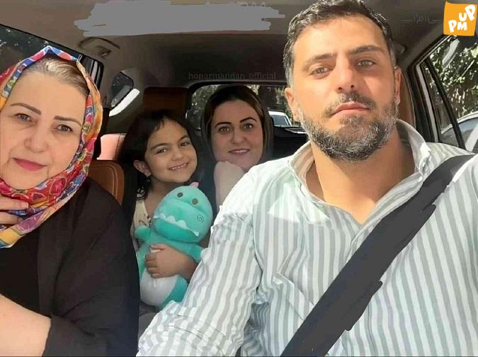 رونمایی علی ضیا از مادر، خواهر و خواهرزاده اش! / شباهت عجیب این مادر و پسر به هم رسانه ای شد! + عکس 1 رونمایی علی ضیا از مادر، خواهر و خواهرزاده اش! / شباهت عجیب این مادر و پسر به هم رسانه ای شد! + عکس