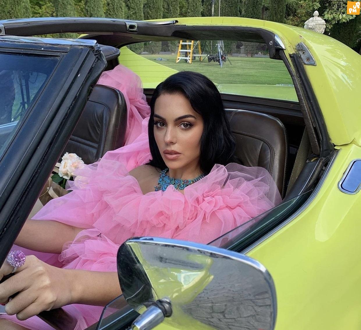 رقابت شدید همسران مسی و رونالدو برای کسب ثروت! رقابت شدید همسران مسی و رونالدو برای کسب ثروت!