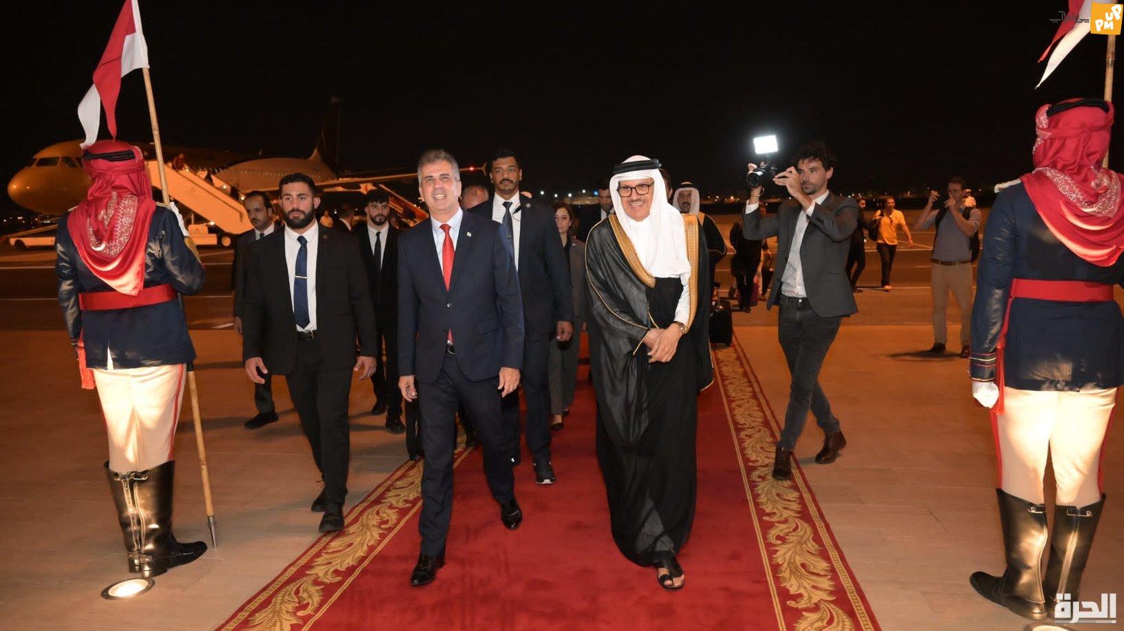 سفر وزیر خارجه رژیم صهیونیستی به بحرین (+عکس) سفر وزیر خارجه رژیم صهیونیستی به بحرین (+عکس)