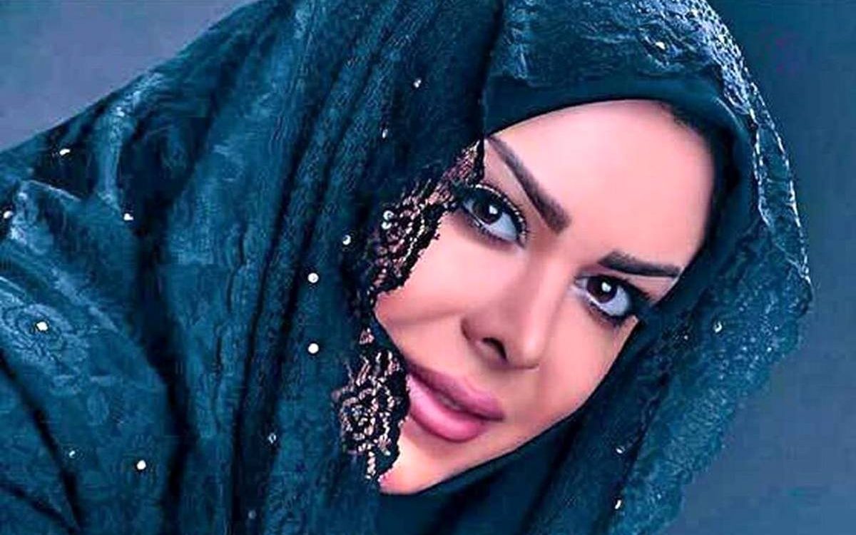 غوغای فلور نظری با کت جین کوتاهش که به طرز عجیبی جذاب ترش کرده است!/عکس غوغای فلور نظری با کت جین کوتاهش که به طرز عجیبی جذاب ترش کرده است!/عکس