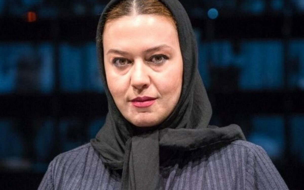 گیتی قاسمی چرا مثل دیوونه ها رفتار میکنه؟ /خانم بازیگر این رفتارها با این سن از شما بعید بود! گیتی قاسمی چرا مثل دیوونه ها رفتار میکنه؟ /خانم بازیگر این رفتارها با این سن از شما بعید بود!