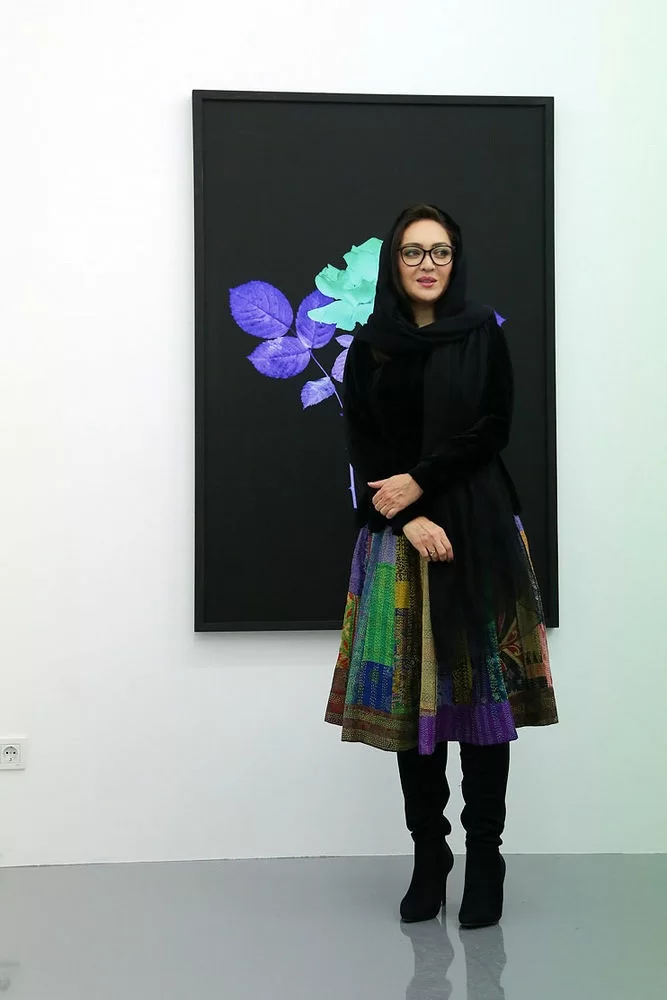 نیکی کریمی با این استایل خاصش همه رو شیفته خودش کرد!/عکس 1 تصویری جالب و دیدنی از استایل نیکی کریمی با دامن و چکمه در گالری زیبا منتشر شد و مورد توجه کاربران قرار گرفت.