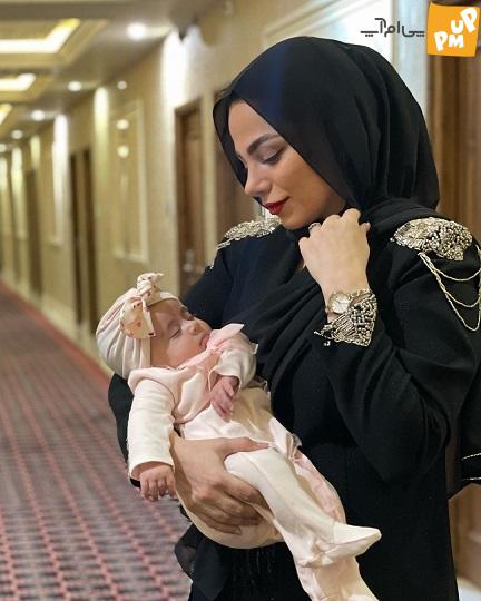 محیا اسناوندی مجری معروف ایرانی عکسی از خود در کنار دختر تازه متولد شده اش را در اینستاگرامش به اشتراک گذاشت.