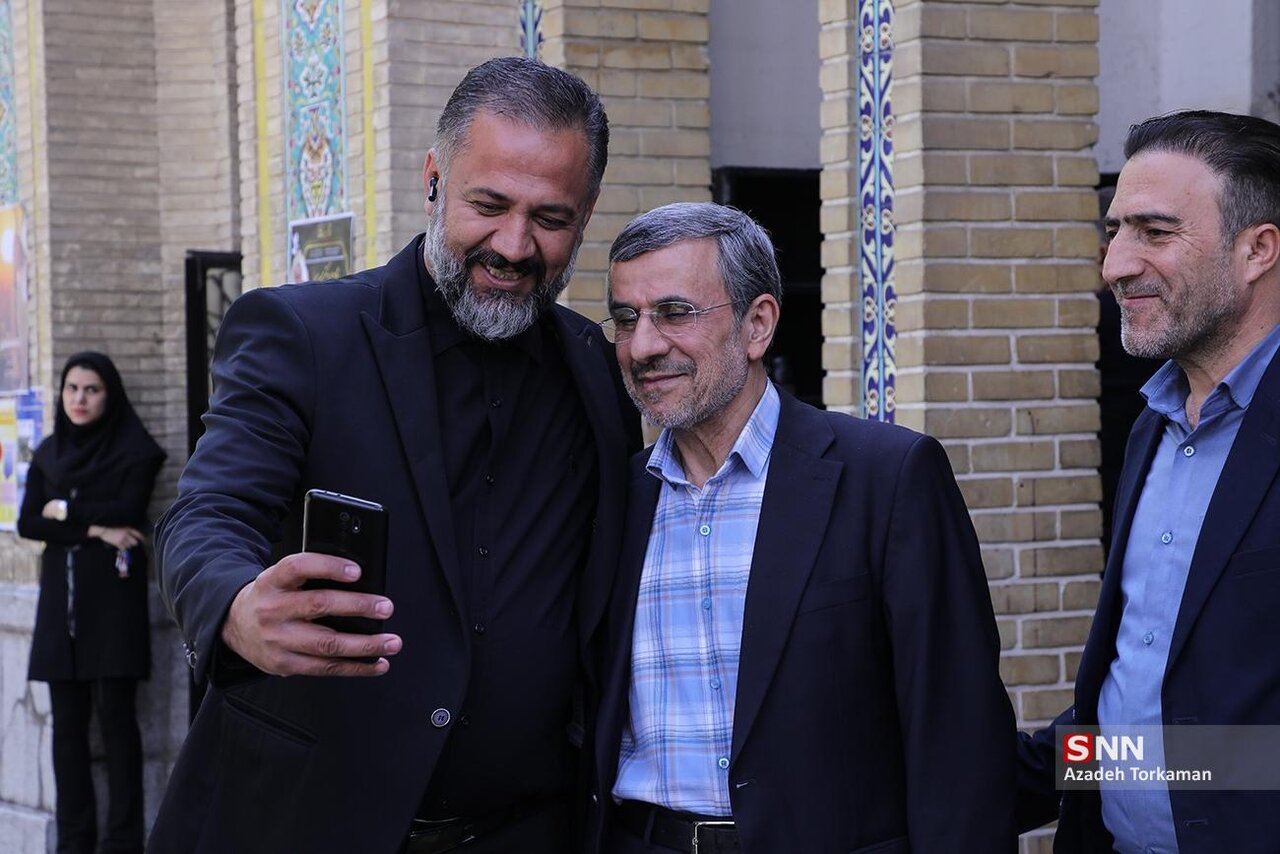 آیا چهره احمدی نژاد بعد از جراحی پلک تغییر کرد؟ / فریادهای او در مراسم +تصاویر
