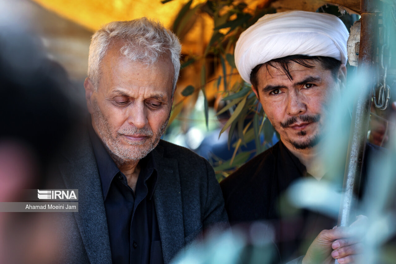 غیبت احمدی نژاد در مراسم ختم معاونش/ سیاستمداران سابق آمدند + عکس